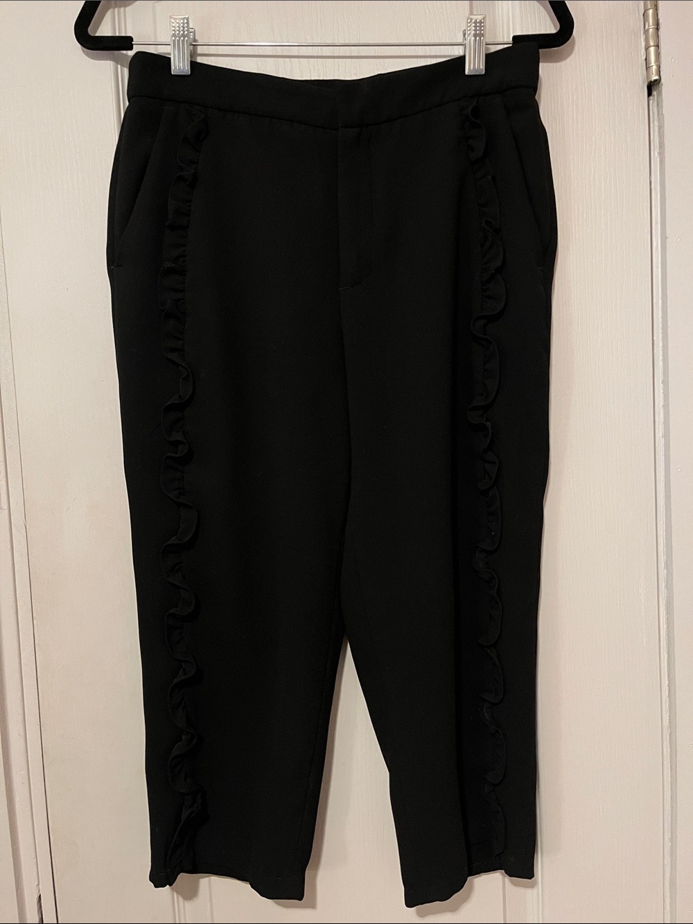 Zara Black Ruffled-Trim Capri Pants